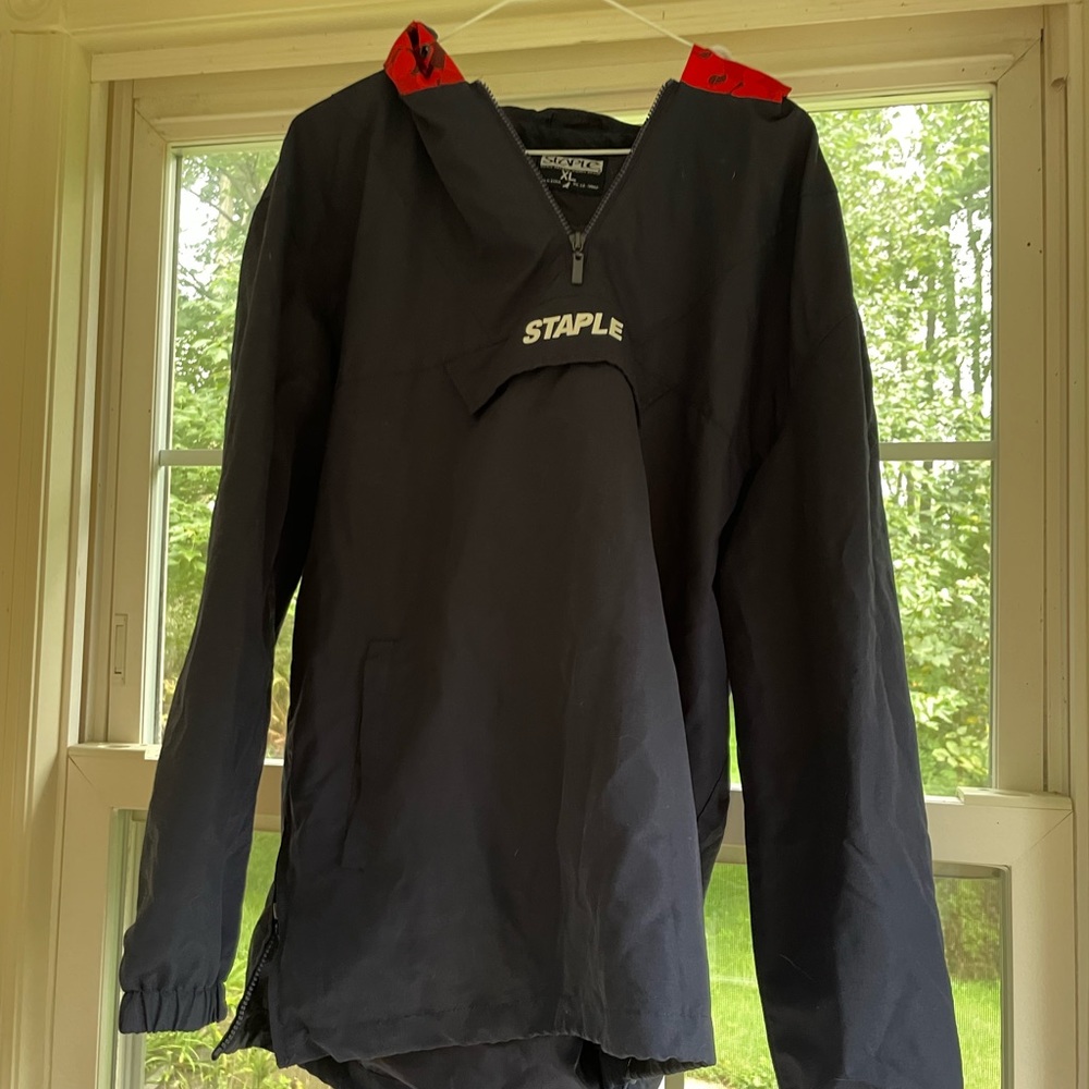 Staple windbreaker